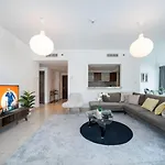 Bright 1-Bedroom With Marina Infinity Pool